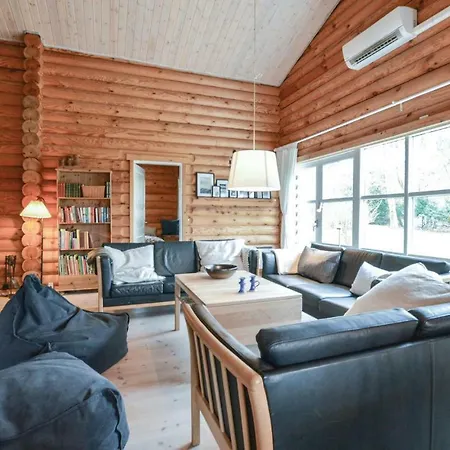 Three-bedroom Holiday In