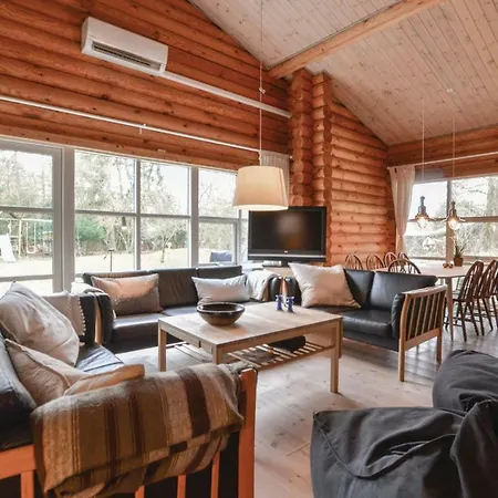Three-bedroom Holiday In